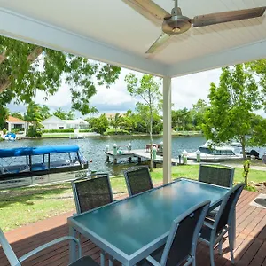 Noosa Entrance Waterfront **** Noosaville